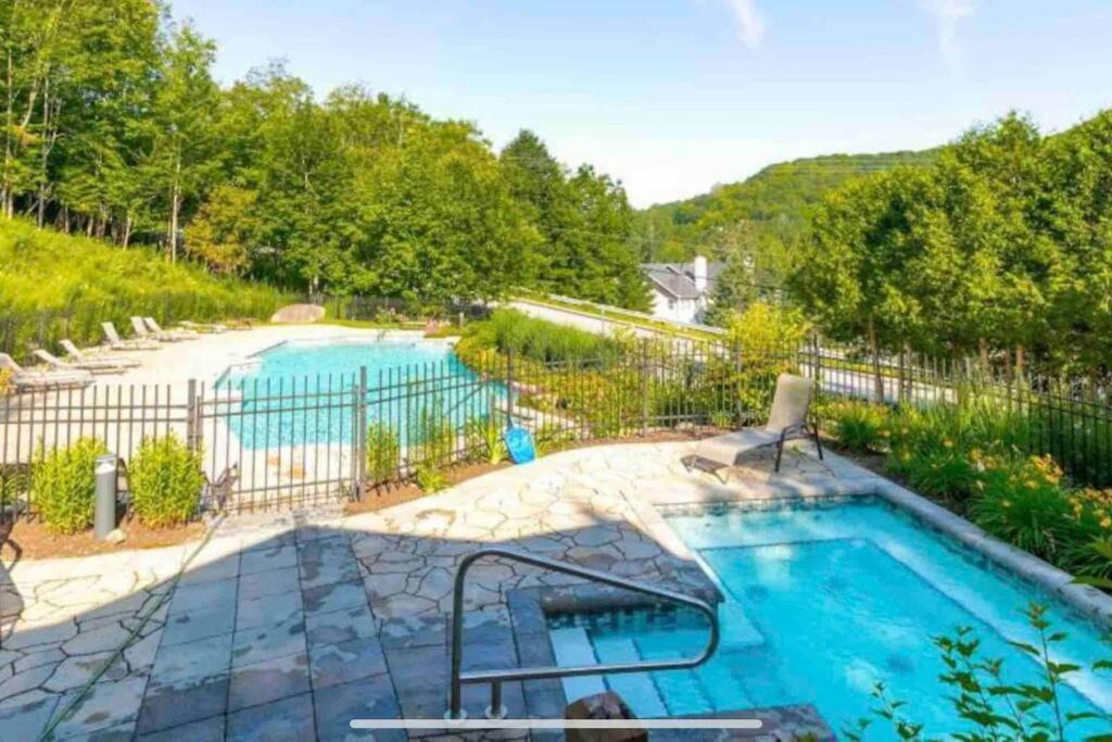 Charming Tremblant 1 Bedroom With Pool And Hot Tub Mont-Tremblant Exterior photo